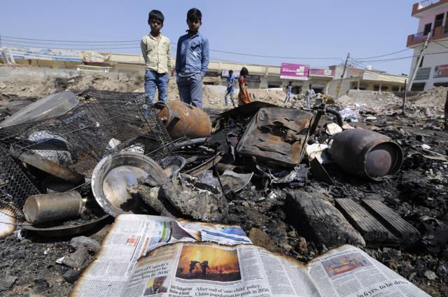 Two children look at the burnt remains of kitchen equipment. (Sunil Ghosh/HT Photo) Two children look at the burnt remains of kitchen equipment. (Sunil Ghosh/HT Photo)