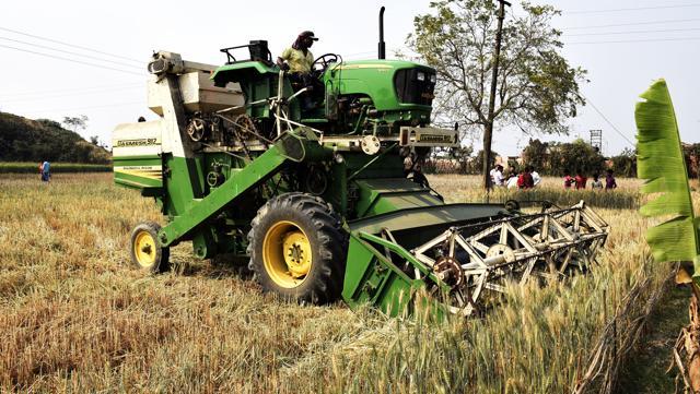 Bengal government has deployed combined harvester machines to clear the fields of the standing crops in Nadia district. (Subhankar Chakraborty/HT PHOTO) Bengal government has deployed combined harvester machines to clear the fields of the standing crops in Nadia district. (Subhankar Chakraborty/HT PHOTO)