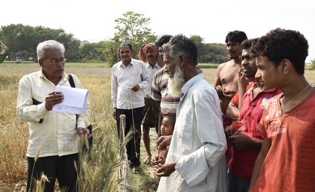 Goverment officer speaking to villagers in Nadia. There is a need for more officers on the ground to cover all the affected villages. (Subhankar Chakraborty/HT PHOTO) Goverment officer speaking to villagers in Nadia. There is a need for more officers on the ground to cover all the affected villages. (Subhankar Chakraborty/HT PHOTO)
