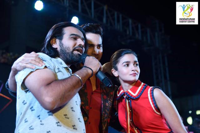 Sahil poses with Varun Dhawan and Alia Bhatt during a promotional event for Badrinath ki Dulhania.