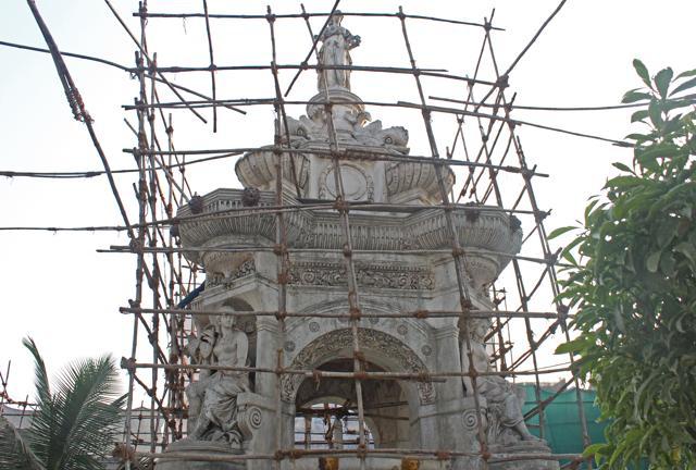 The restoration of Flora Fountain in Mumbai is expected to end soon. (Satyabrata Tripathy/HT)