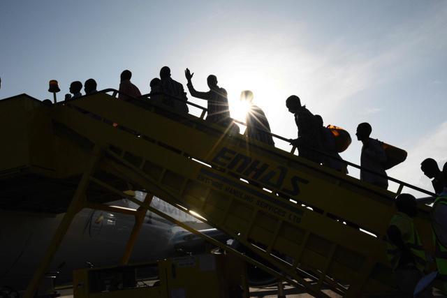 Prisoners of war from the ruling Sudan's National Congress Party (NCP) board an airplane to travel home after they being released by the Sudan Peoples' Liberation Movement-North (SPLM-N) on March 5 in Entebbe. (AFP Photo)