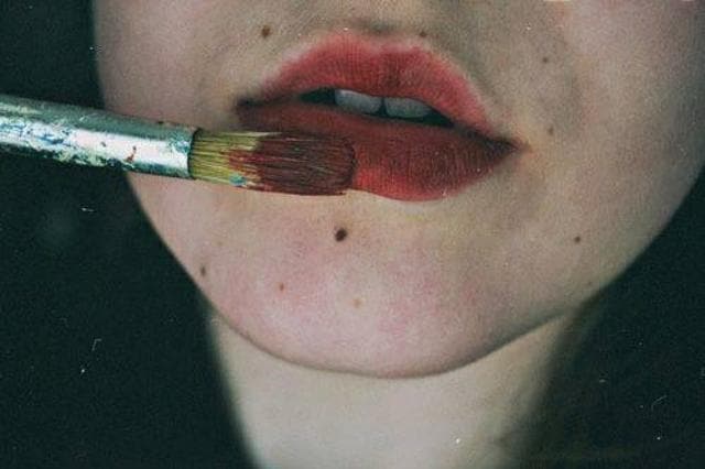Lipsticks are known to contain carcinogenic chemicals. Regular use can also damage nervous and hormonal systems. (Bibliophile./Facebook)