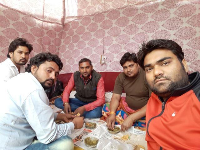 BJP workers at their tent in Mandi Samiti premises of Agra. (Raju Tomar/HT Photo) BJP workers at their tent in Mandi Samiti premises of Agra. (Raju Tomar/HT Photo)