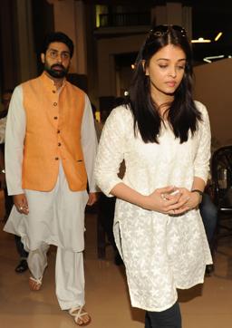 Abhishek Bachchan walks with his wife actress Aishwarya Rai Bachchan attend a prayer meeting for Veerappa Shetty, the father of actor Suniel Shetty in Mumbai on March 4. (AFP)