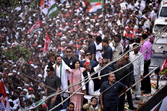 UP chief minister Akhilesh Yadav, his wife Dimple Yadav and Congress vice-president Rahul Gandhi during their roadshow in Varanasi. (Arun Sharma/HT Photo) UP chief minister Akhilesh Yadav, his wife Dimple Yadav and Congress vice-president Rahul Gandhi during their roadshow in Varanasi. (Arun Sharma/HT Photo)