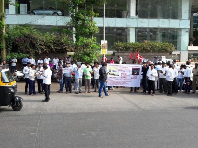 Drivers protest outside Ola’s Mumbai office on Friday. (HT PHOTO) Drivers protest outside Ola’s Mumbai office on Friday. (HT PHOTO)
