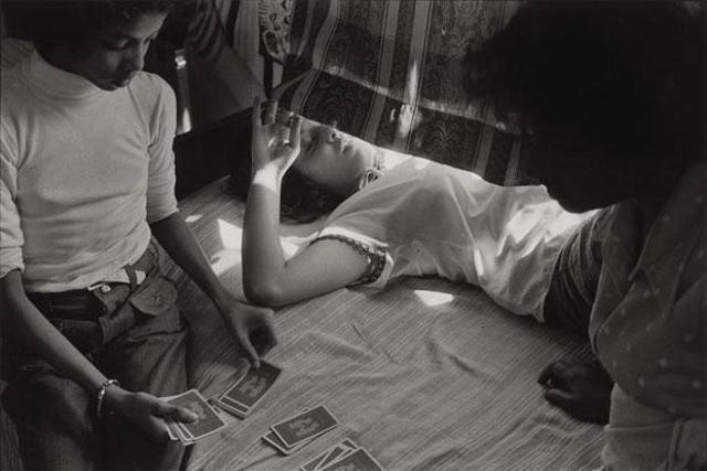 Gedney’s shot of card-playing girls in Kolkata was captured in 1980 and shows the trust the photographer established with his subjects. (Photograph courtesy of the David M. Rubenstein Rare Book & Manuscript Library at Duke University) Gedney’s shot of card-playing girls in Kolkata was captured in 1980 and shows the trust the photographer established with his subjects. (Photograph courtesy of the David M. Rubenstein Rare Book & Manuscript Library at Duke University)
