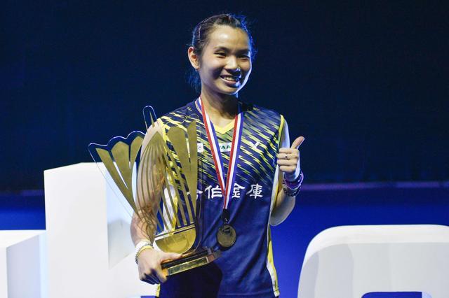 Tai Tzu Ying of Taiwan poses with her trophy after winning the women's singles final against Sung Ji Hyun of Korea in the BWF Dubai World Superseries Finals in Dubai in December 2016. (AFP)