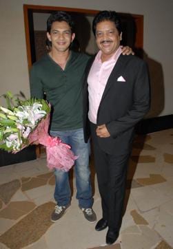 Aditya Narayan says that he never measures his success with that of his father’s. (HT Photo)