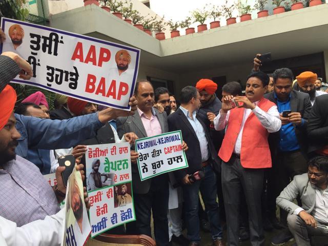 Congress supporters celebrating in Chandigarh on Saturday. (HT Photo) Congress supporters celebrating in Chandigarh on Saturday. (HT Photo)