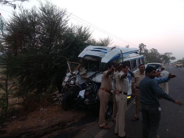 Police on the spot of accident. (HT Photo) Police on the spot of accident. (HT Photo)
