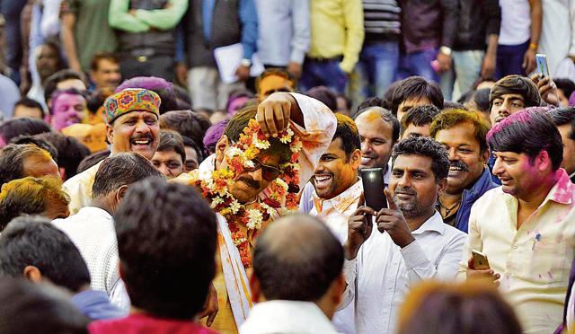 Dhirendra Singh, who hails from the Rajput community, enjoys the support of upper castes Hindus and Muslims whereas Bhati is a favourite of Gujjar community. (Sunil Ghosh/HT Photo) Dhirendra Singh, who hails from the Rajput community, enjoys the support of upper castes Hindus and Muslims whereas Bhati is a favourite of Gujjar community. (Sunil Ghosh/HT Photo)