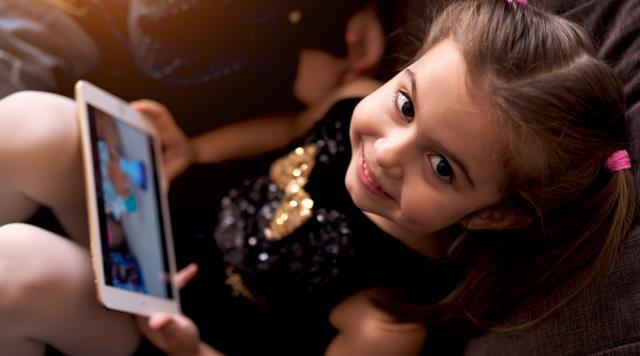 Fasting blood glucose levels, inflammatory chemicals, blood pressure and body fat levels were all higher in children reporting more than three hours of daily screen time. (Shutterstock)