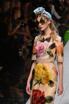 A model presents a creation for fashion house Dolce Gabbana during the 2017 Women's Spring / Summer collections shows at Milan Fashion Week on September 25, 2016 in Milan. (AFP)