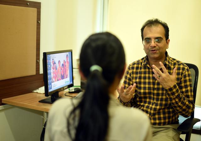 Dr Samir Parikh counselling a patient at Fortis Shalimar Bagh in New Delhi. (Arun Sharma/HT PHOTO) Dr Samir Parikh counselling a patient at Fortis Shalimar Bagh in New Delhi. (Arun Sharma/HT PHOTO)