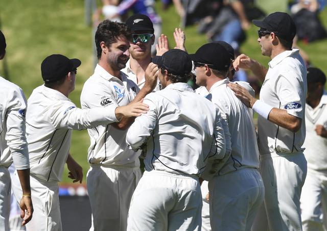 New Zealand's Colin de Grandhomme, second left, is congratulated by teammates after dismissing South Africa's Faf du Plessis during the second Ttest at Basin Reserve, Wellington on Friday. (AP) New Zealand's Colin de Grandhomme, second left, is congratulated by teammates after dismissing South Africa's Faf du Plessis during the second Ttest at Basin Reserve, Wellington on Friday. (AP)