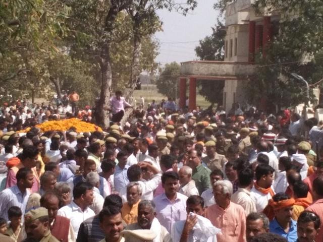 Supporters of Union minister Manoj Sinha at Barhat . (HT Photo) Supporters of Union minister Manoj Sinha at Barhat . (HT Photo)
