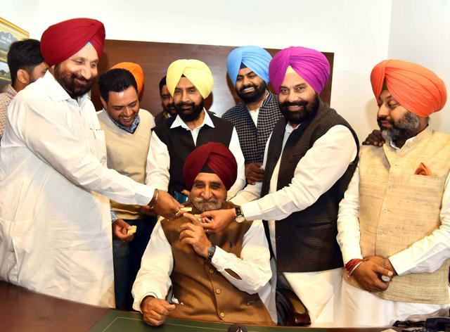 Tript Rajinder Singh Bajwa with well-wishers at the Punjab secretariat in Chandigarh on Friday. (HT Photo) Tript Rajinder Singh Bajwa with well-wishers at the Punjab secretariat in Chandigarh on Friday. (HT Photo)