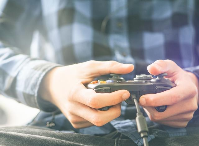 Video games that stereotype women and men linked to sexism in teenagers ...