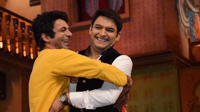 Sunil Grover (L) and Kapil Sharma in a screengrab from their show. Sunil Grover (L) and Kapil Sharma in a screengrab from their show.