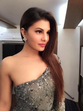 Jacqueline Fernandez looked stunning in minimal makeup at an award ceremony she attended in Mumbai.