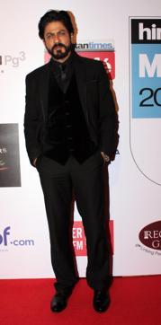 Shah Rukh Khan ruled the red carpet with his suave and dapper look. (Shakti Yadav/HT Photo)
