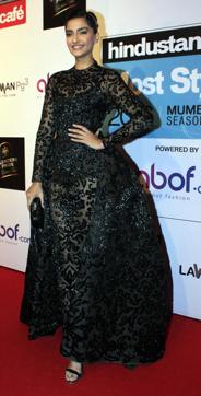 Sonam Kapoor attended Hindustan Times Most Stylish Awards 2016 in a stylish couture gown. (Shakti Yadav/HT Photo)