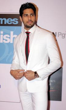 Sidharth Malhotra chose for a white suit and teamed it with a black-and-red tie. (Shakti Yadav/HT Photo)