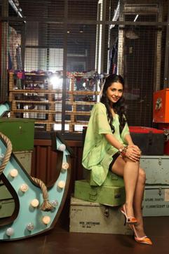 Sonaakshi’s sense of style is a perfect blend of elegance and glamour.
