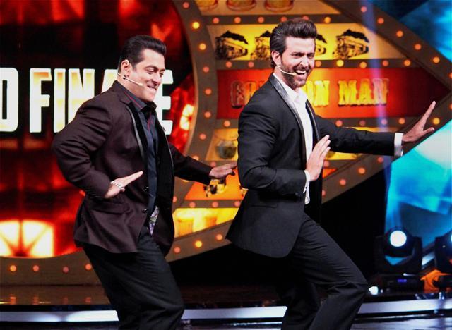 Bollywood actors Salman Khan and Hrithik Roshan dance during the promotion of Kaabil on the sets of Bigg Boss. (PTI) Bollywood actors Salman Khan and Hrithik Roshan dance during the promotion of Kaabil on the sets of Bigg Boss. (PTI)
