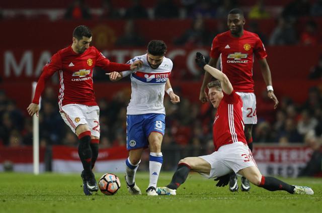 Wigan Athletic's Sam Morsy sandwiched between Manchester United's Bastian Schweinsteiger and Henrikh Mkhitaryan during a FA Cup match. (REUTERS) Wigan Athletic's Sam Morsy sandwiched between Manchester United's Bastian Schweinsteiger and Henrikh Mkhitaryan during a FA Cup match. (REUTERS)
