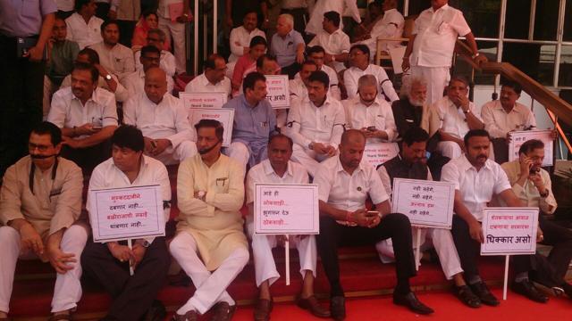 Opposition leaders protest against the government at Vidhan Bhavan on Wednesday. (HT)