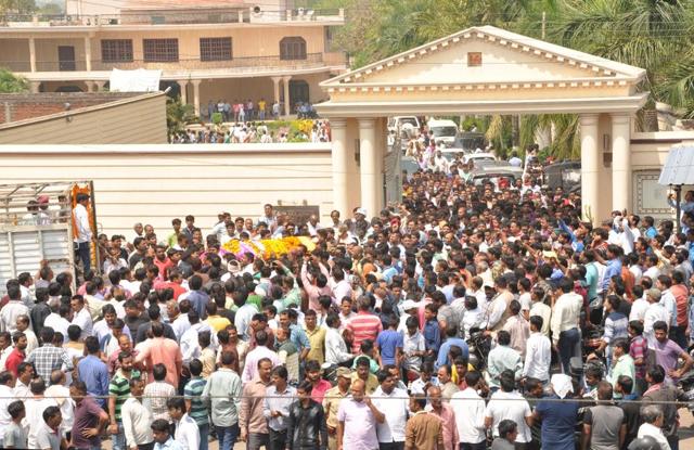 Neeraj Singh’s funeral procession on Wednesday. (Bijay/HT Photo) Neeraj Singh’s funeral procession on Wednesday. (Bijay/HT Photo)