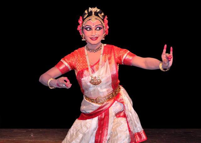 Danseuse Meenu Thakur will be performing Kuchipudi with her troupe.