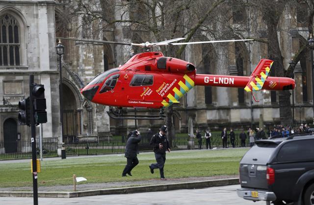 An air ambulance lands in Parliament Square during an incident on Westminster Bridge in London, Britain March 22, 2017. (REUTERS PHOTO) An air ambulance lands in Parliament Square during an incident on Westminster Bridge in London, Britain March 22, 2017. (REUTERS PHOTO)