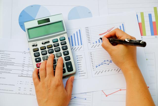 FD vs Stocks: Which One Should You Choose? FD vs Stocks: Which One Should You Choose?