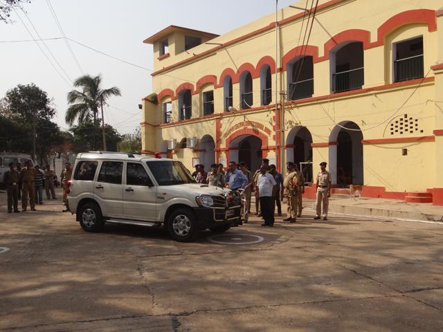 The Midnapore jail is spread over 33 acre of land and can accommodate 2,100 inmates. (HT Photo) The Midnapore jail is spread over 33 acre of land and can accommodate 2,100 inmates. (HT Photo)