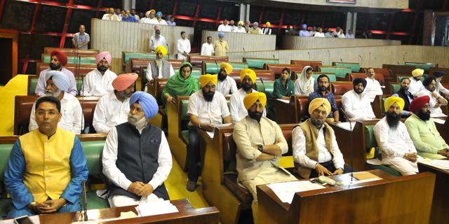AAP MLAs inside the Punjab Vidhan Sabha in Chandigarh on Friday, March 24. (Keshav Singh/HT) AAP MLAs inside the Punjab Vidhan Sabha in Chandigarh on Friday, March 24. (Keshav Singh/HT)