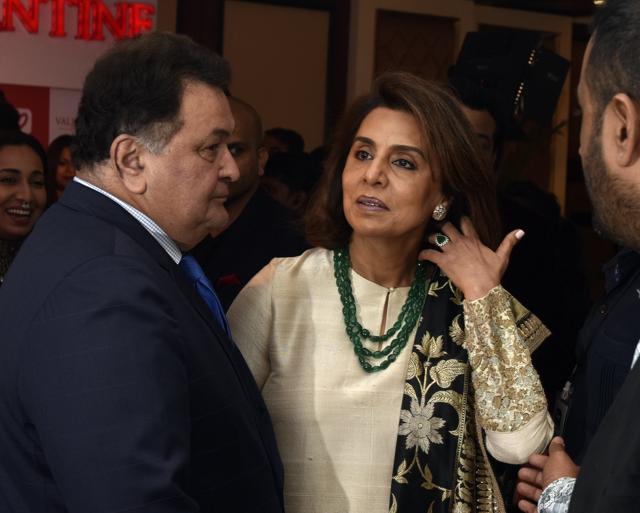 Rishi and Neetu Kapoor interacting with guests at the awards ceremony. (Pratik Chorge/HT Photo)