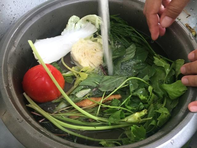 You must wash and scrub fruit and vegetables to get rid of all traces of dirt and surface contaminants, such as pesticide residue. (Shutterstock)