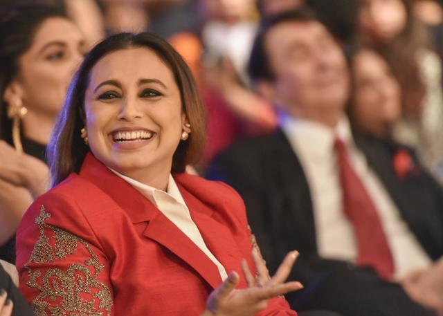 Rani Mukerjee acknowledges a guest at the awards function. (Kunal Patil/HT Photo) Rani Mukerjee acknowledges a guest at the awards function. (Kunal Patil/HT Photo)