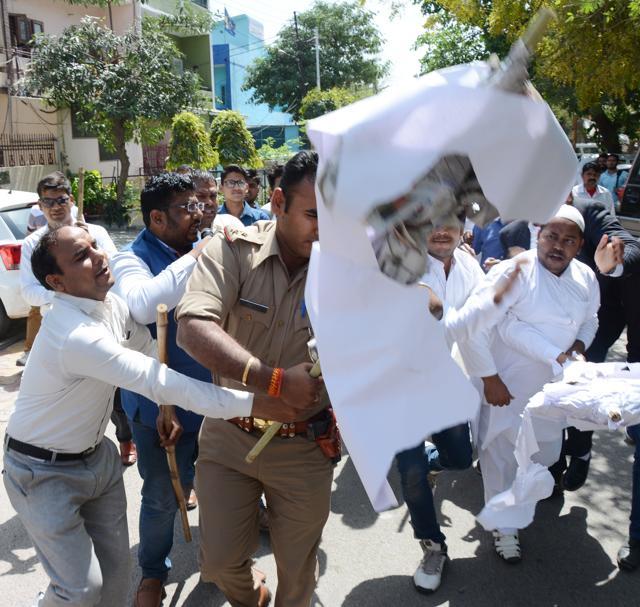 Since Saturday afternoon, protesters started gathering outside the party office in Ghaziabad and shouted slogans against the party’s general secretary and western UP in-charge Naseemuddin Siddiqui and also tried to burn his effigy. They were stopped by the police. (HT Photo)