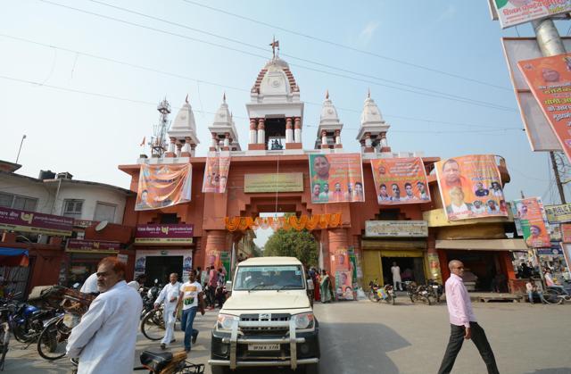 Getting ready for the visit of the chief minister Yogi Adityanath. (Photo: Ashok Dutta / HT) Getting ready for the visit of the chief minister Yogi Adityanath. (Photo: Ashok Dutta / HT)