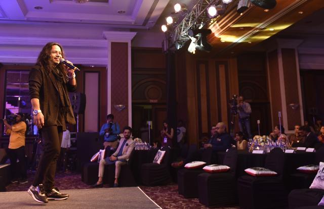 Kailash Kher set the evening to a great start with his performance. (Anshuman Poyrekar/HT Photo)