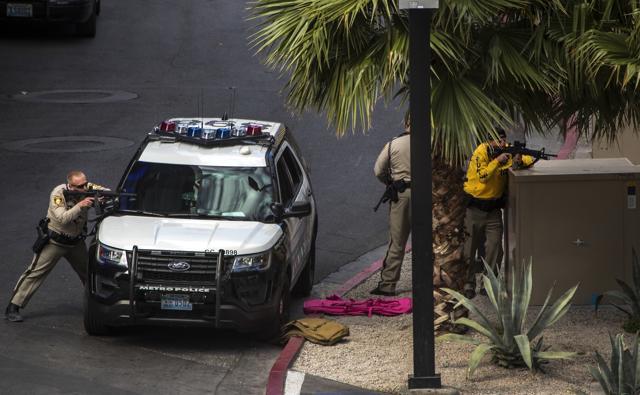 Metro officers join the SWAT team as they surround the suspect barricaded on a bus after shooting dead one in the vehicle in Las Vegas. (AP Photo) Metro officers join the SWAT team as they surround the suspect barricaded on a bus after shooting dead one in the vehicle in Las Vegas. (AP Photo)
