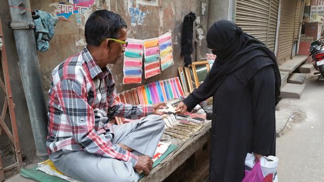 Mohammed Issaq Khan’s comb shop in ‘kanghi wali gali’ in Old City’s Nakkhas area. (HT Photo) Mohammed Issaq Khan’s comb shop in ‘kanghi wali gali’ in Old City’s Nakkhas area. (HT Photo)