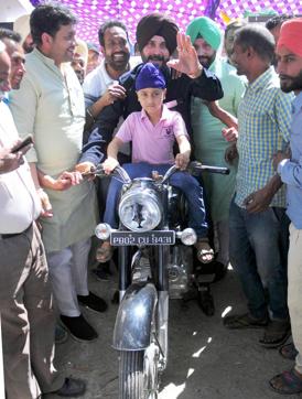 Sidhu riding a motorcycle at Mudhal, Amritsar, on Sunday. (Sameer Sehgal/HT)