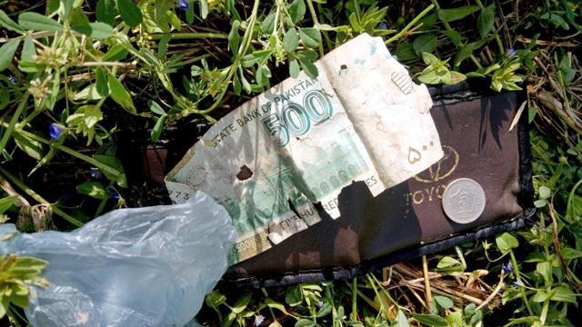 Rs 500 note and Rs 5 coin of Pakistani currency recovered from the intruder’s wallet. (HT Photo)