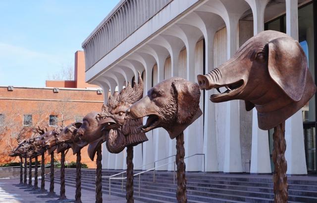 The Circle of Animals/Zodiac Heads sculptures by Weiwei on display on Princeton University’s Scudder Plaza, New Jersey in 2015. (Shutterstock) The Circle of Animals/Zodiac Heads sculptures by Weiwei on display on Princeton University’s Scudder Plaza, New Jersey in 2015. (Shutterstock)